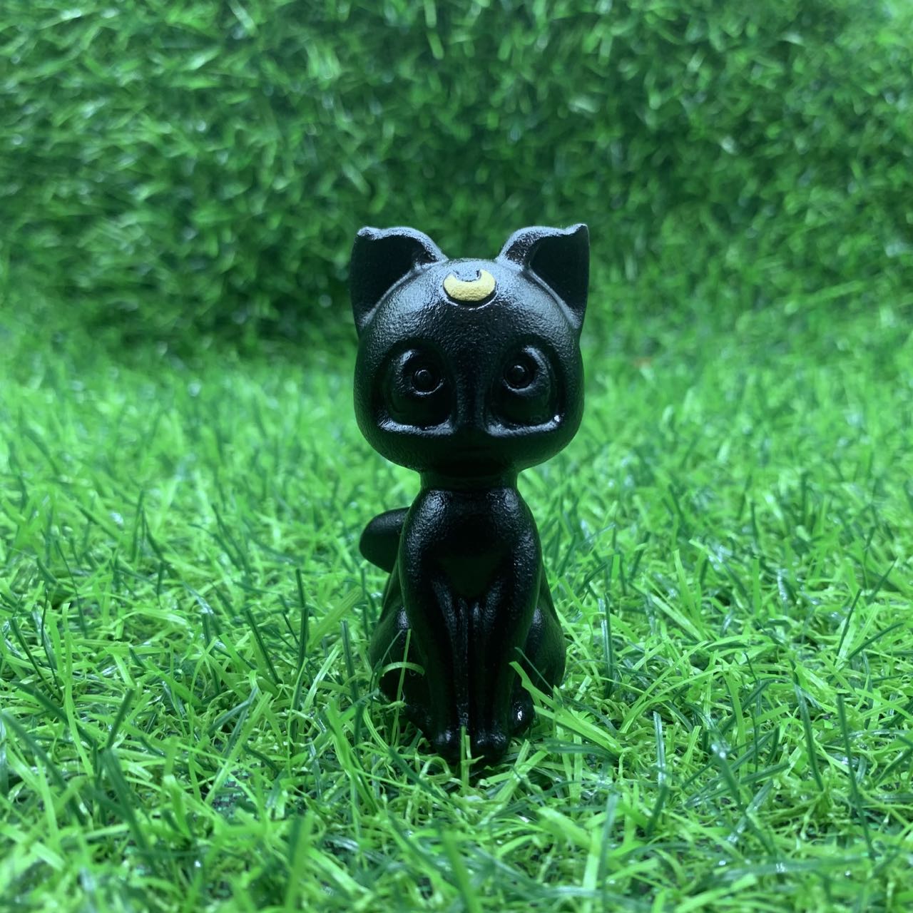 Luna cat carving obsidian