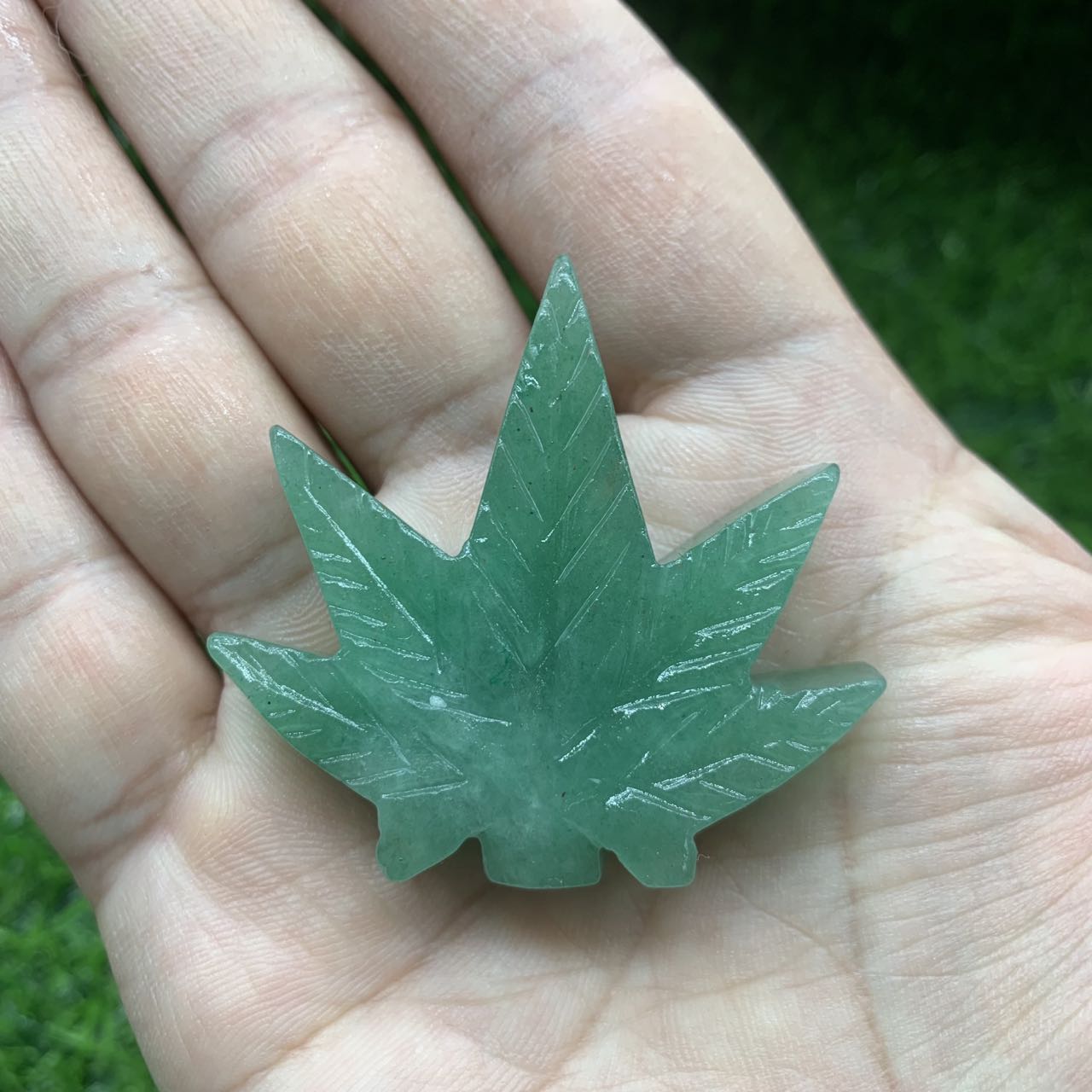 Different kinds of leaves carving