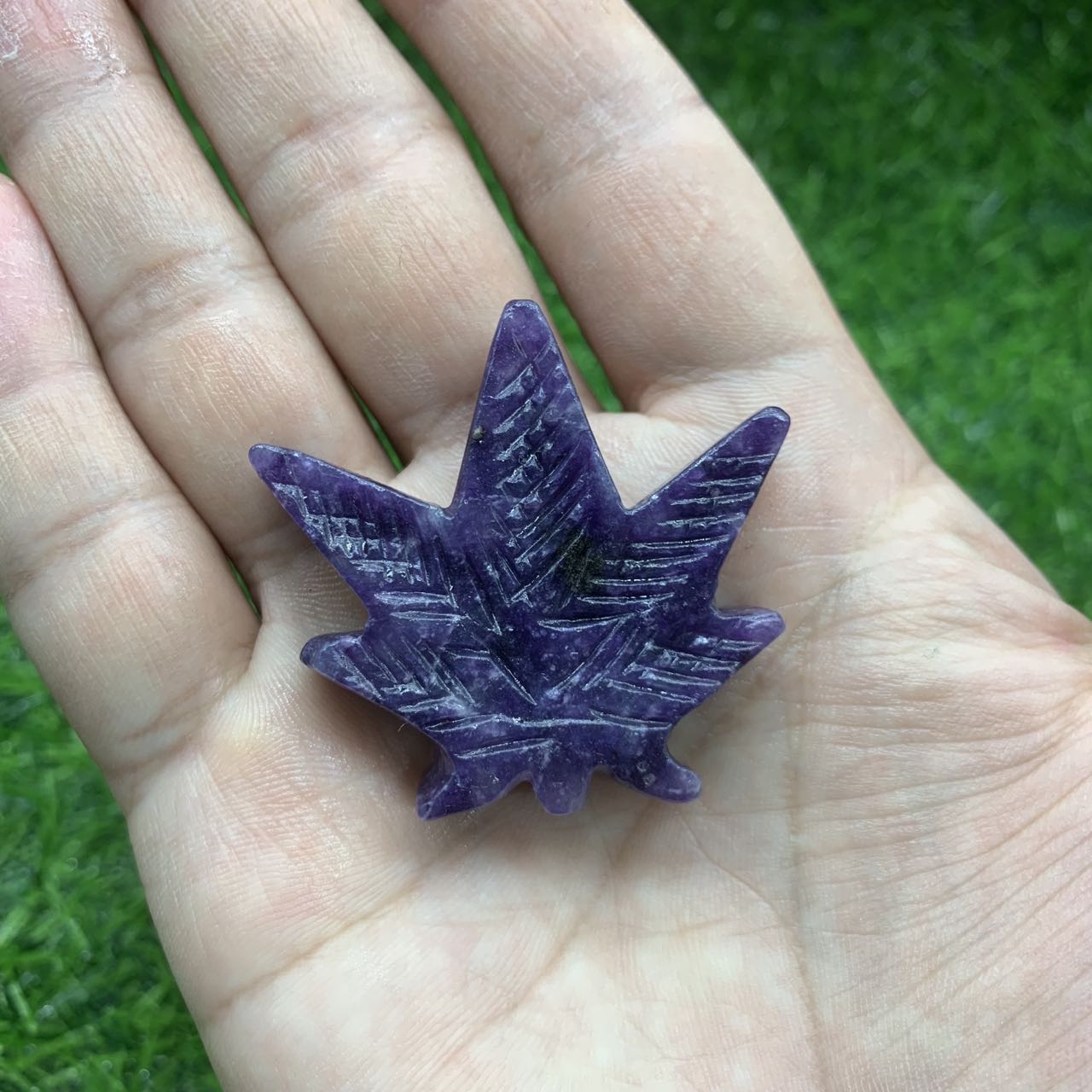 Different kinds of leaves carving