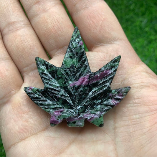 Different kinds of leaves carving
