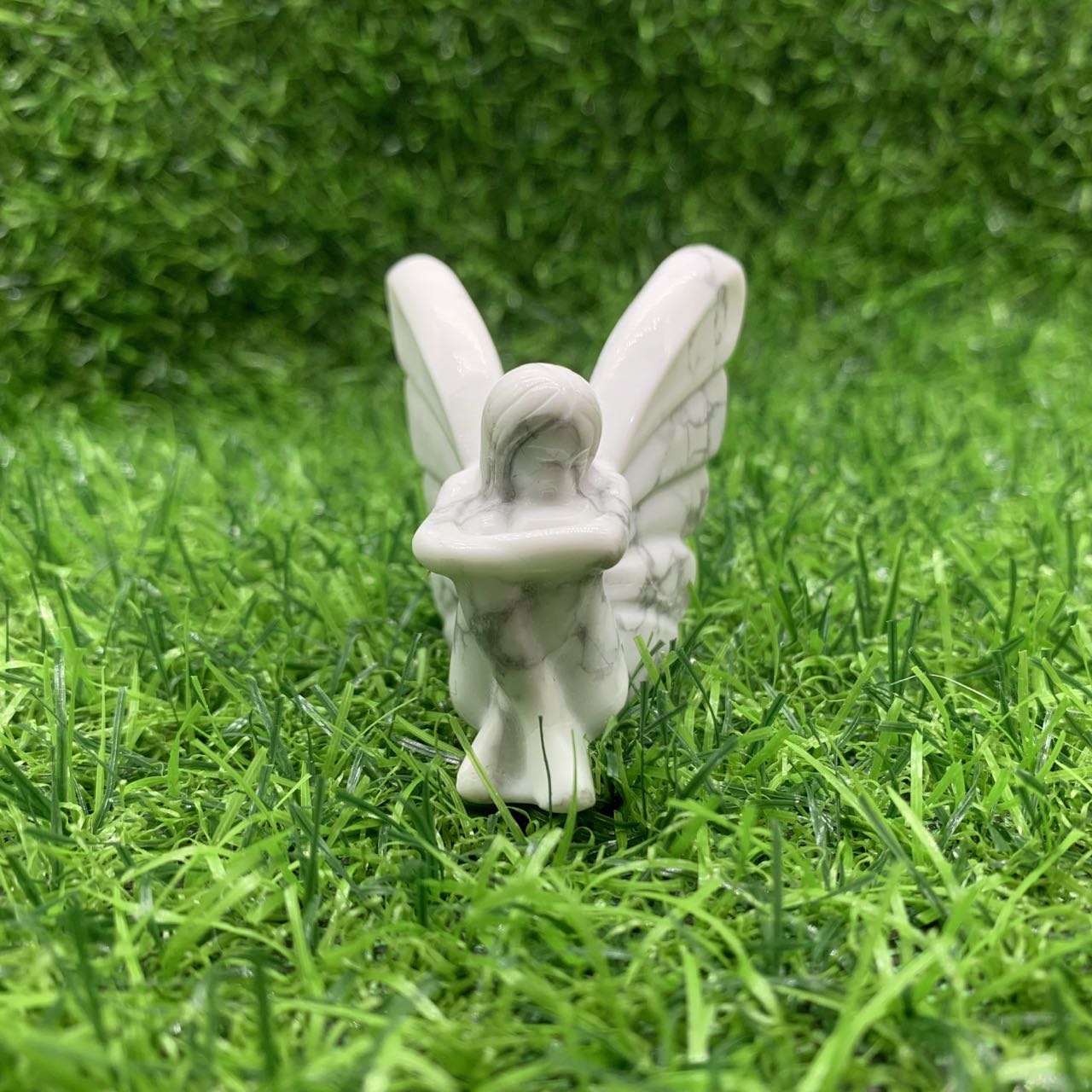 Howlite crying angel carving