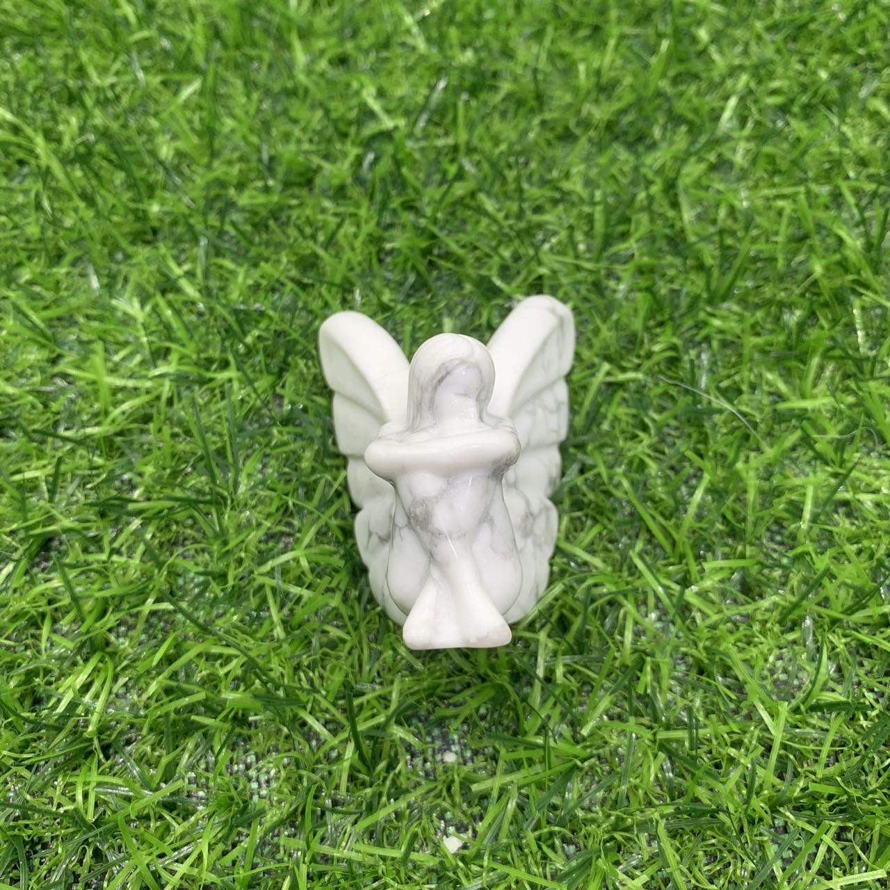 Howlite crying angel carving