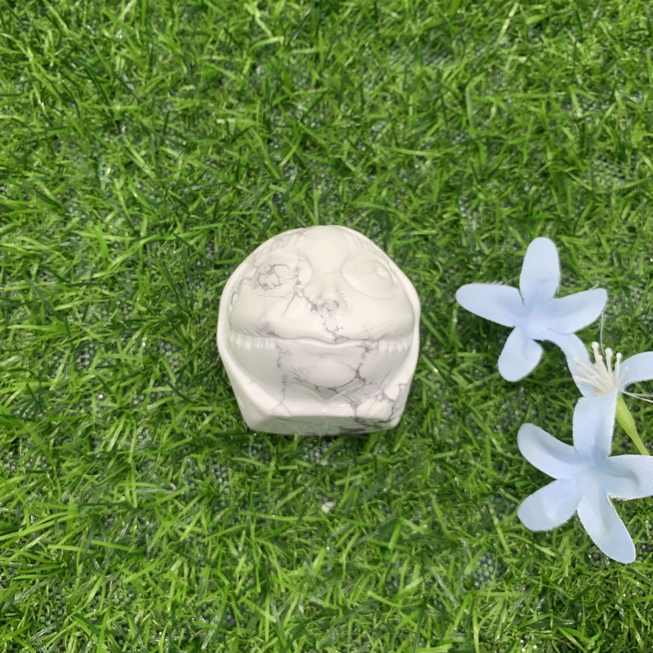 Jack's wife head howlite carving