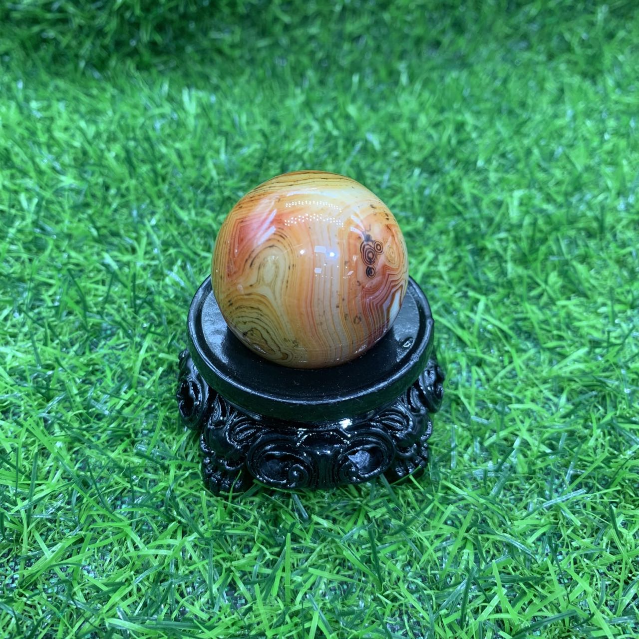 Four foot lion round stand