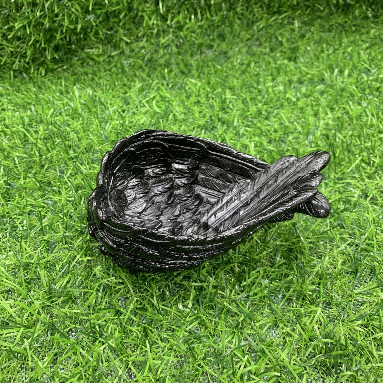 Resin wing scoop stand