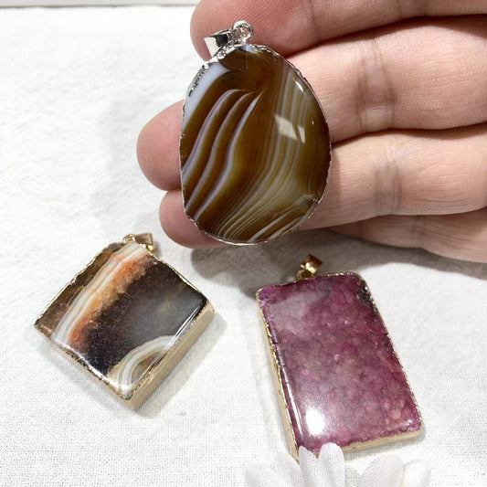 Dyed color agate pendent