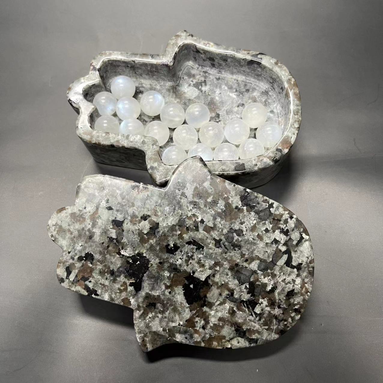 Yooperlite Jewelry box ,hand shape ,removable