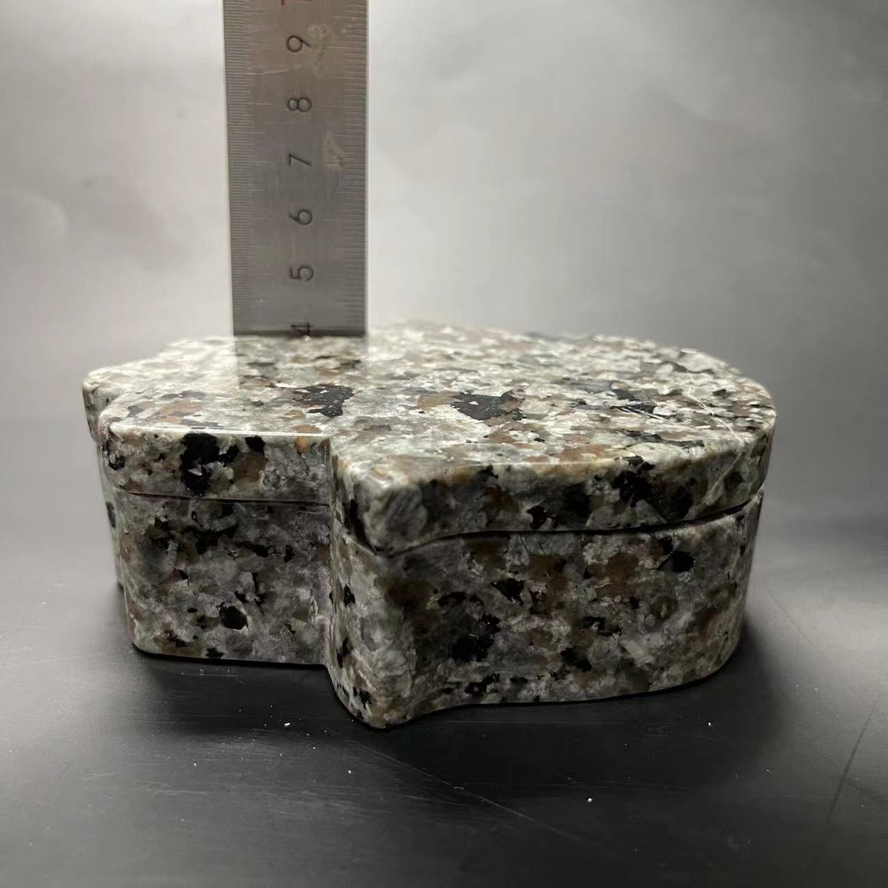 Yooperlite Jewelry box ,hand shape ,removable