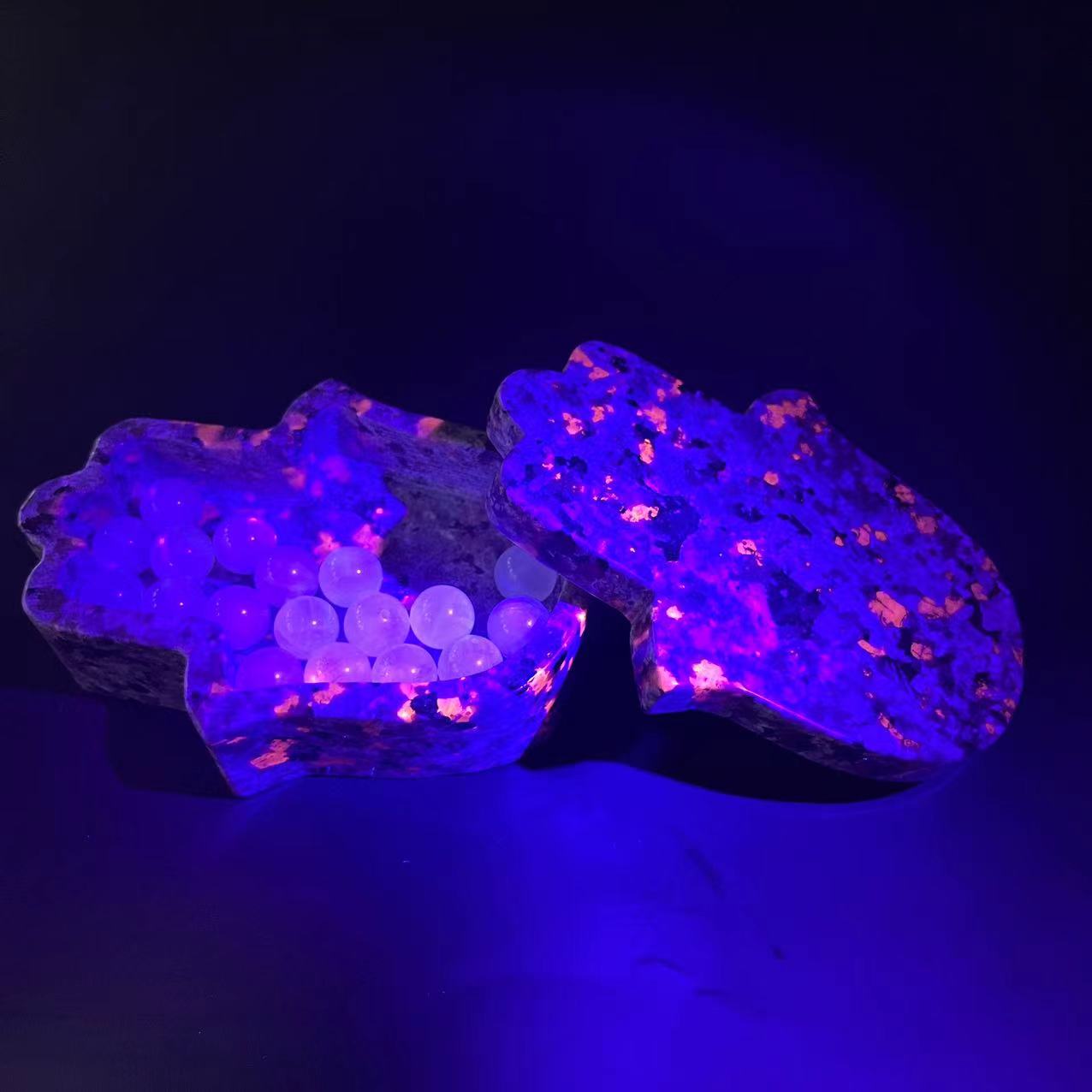 Yooperlite Jewelry box ,hand shape ,removable